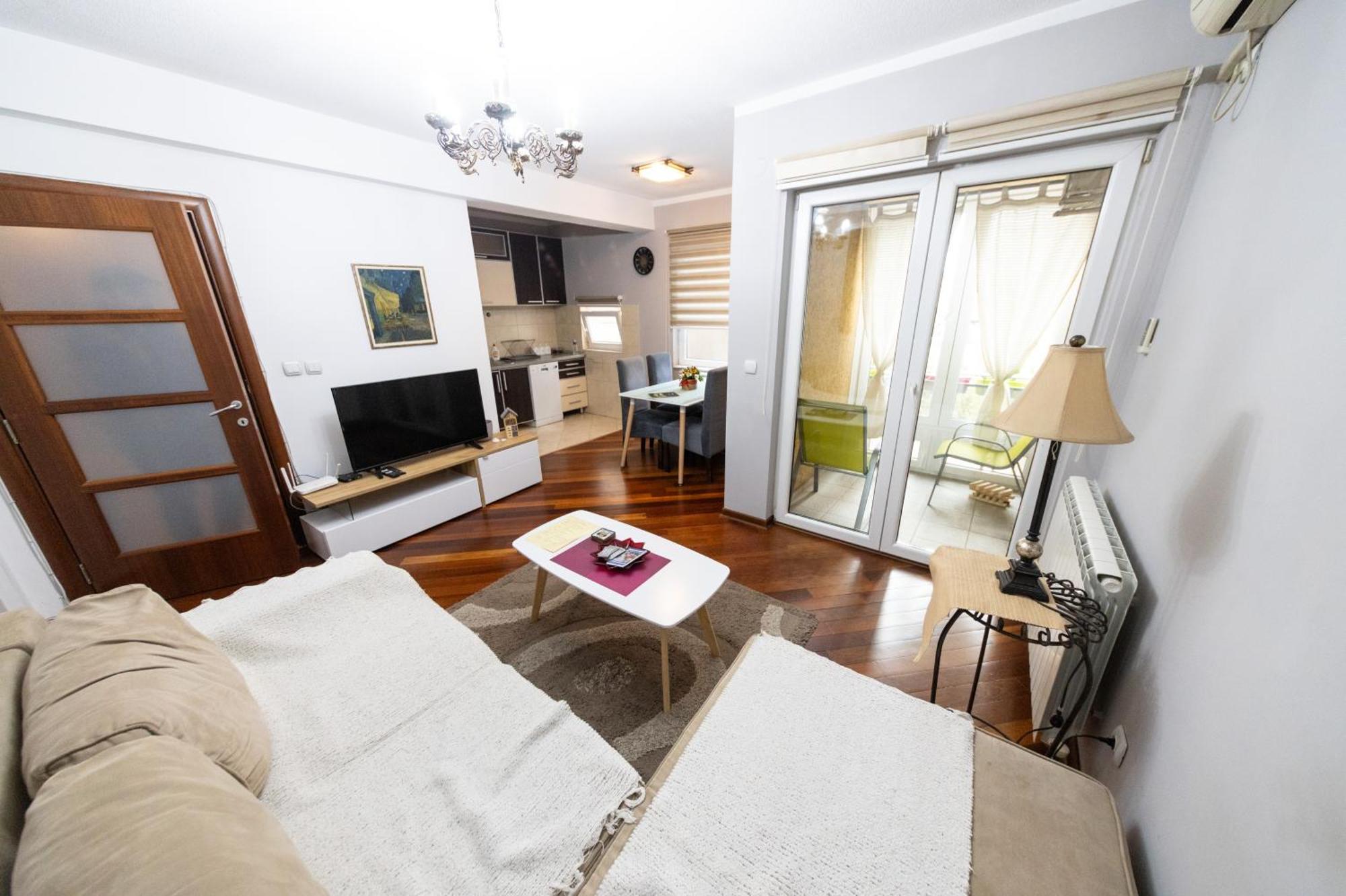 Lux Place Apartments Downtown Kragujevac Esterno foto