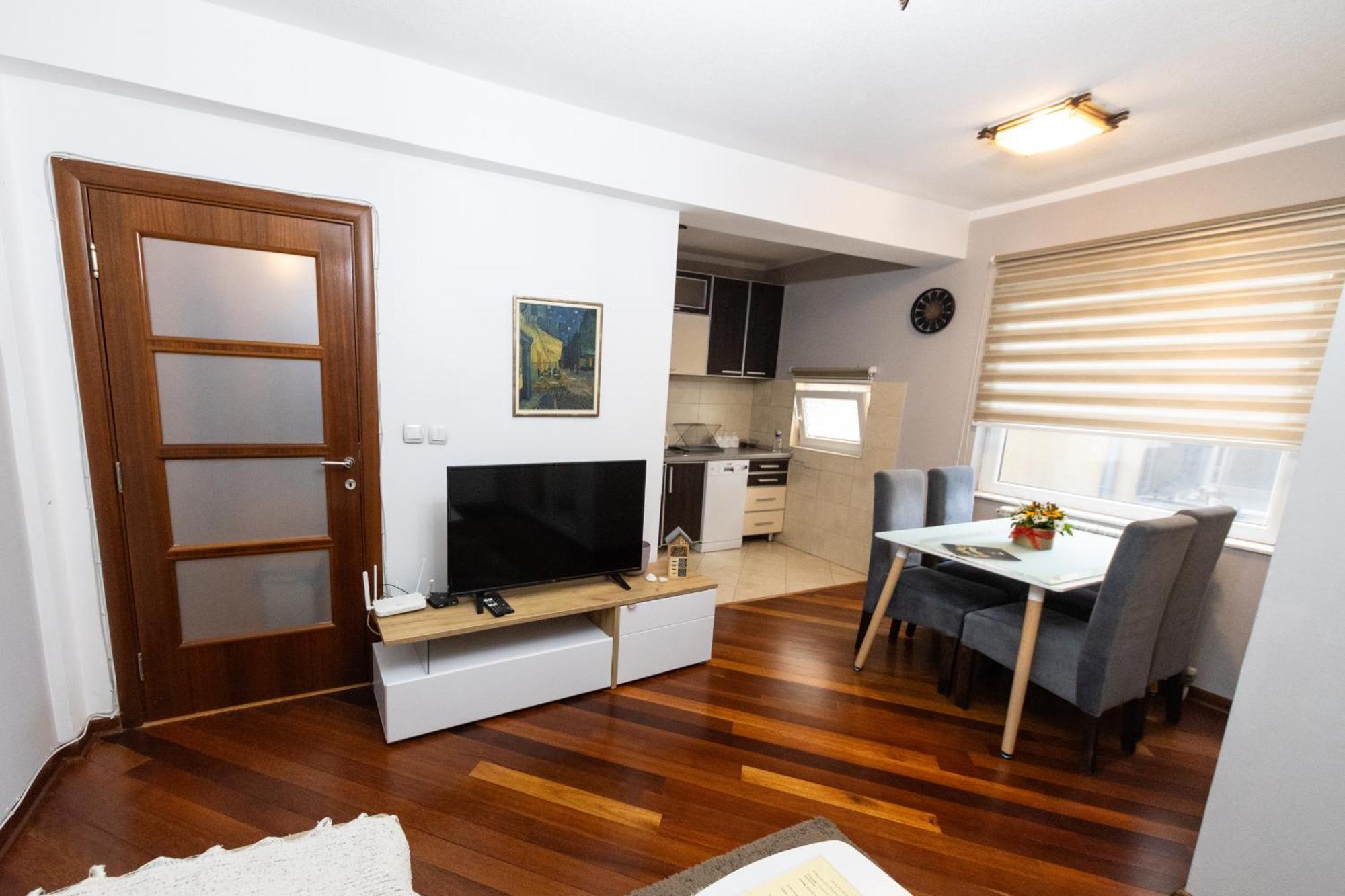 Lux Place Apartments Downtown Kragujevac Esterno foto