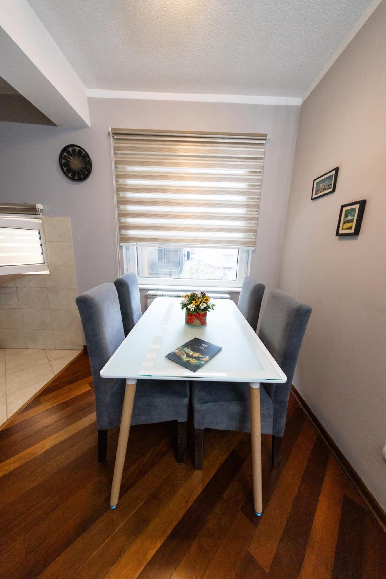 Lux Place Apartments Downtown Kragujevac Esterno foto