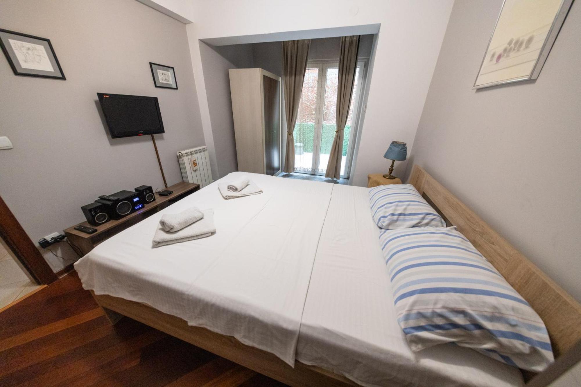 Lux Place Apartments Downtown Kragujevac Esterno foto